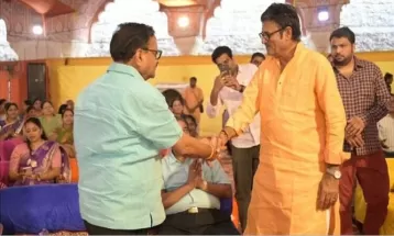 गोविंद देवजी मंदिर में कथा सुनने पहुंचे मंत्री जोशी और नेता प्रतिपक्ष राठौड़ ने मिलाया हाथ,बैठे साथ