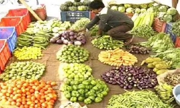 महंगी सब्जियों ने 15 महीने के टॉप पर पहुंचाई फुटकर महंगाई, शहरों के मुकाबले गांवों में ज्यादा महंगाई; जुलाई में दर 7.44 फीसदी हुआ