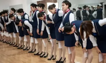 चीन में स्कूल चैप्टर को लेकर छिड़ी बहस; सिलेबस में लड़कियों को यौन शोषण से बचने के लिए भड़काऊ कपड़े न पहनने की दी गई है सलाह